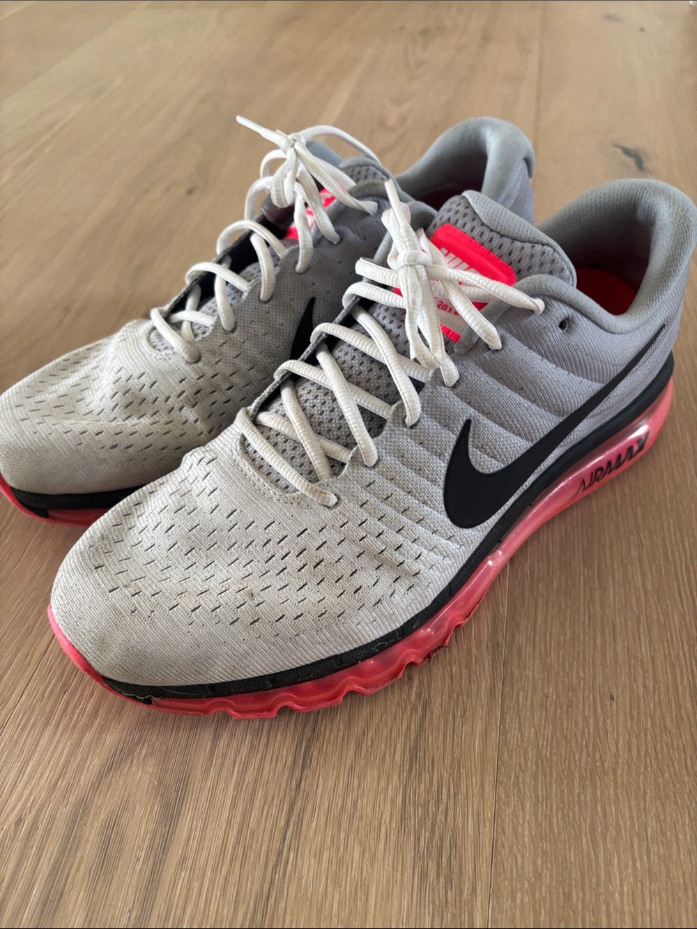 Nike Men's Airmax 2017 Wolf Grey and Hot Punch Size 12 Running Sneakers